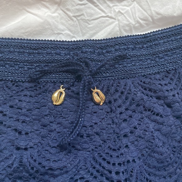 Lily Pulitzer true navy shell scallop lace shorts with gold shell ties - Picture 2 of 5